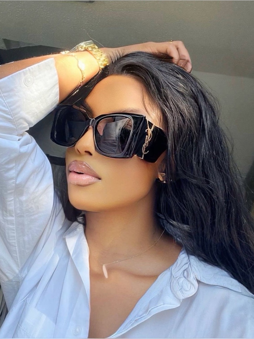 Elegant Oversized Square Sunglasses in Black with Gold Accent